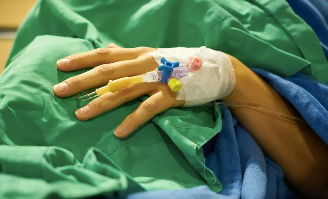 Un homme se réveille à la morgue